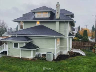 Main picture of 703 E Washington Ave