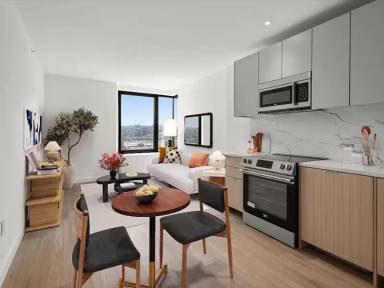 Main picture of 5055 Broadway