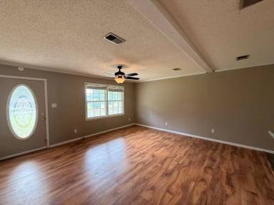 Main picture of 165 Marshall Cir