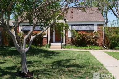 Main picture of 2501 Cummings Dr