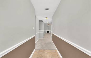 Main picture of 7602 Main St