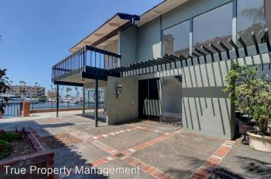 Main picture of 17057 Edgewater Ln