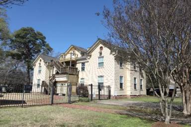 Main picture of 1600 S Battery St