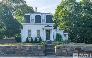 Main picture of 1104 Pleasant St