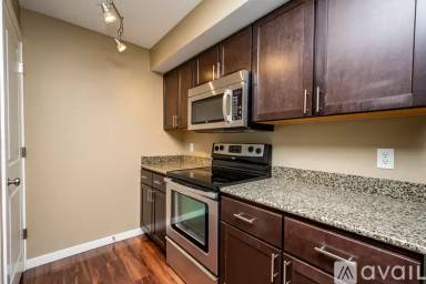 Main picture of 1000 Oakcrest St