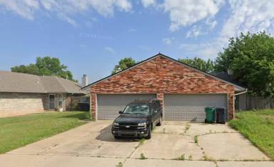 Main picture of 8021 NW 80th St