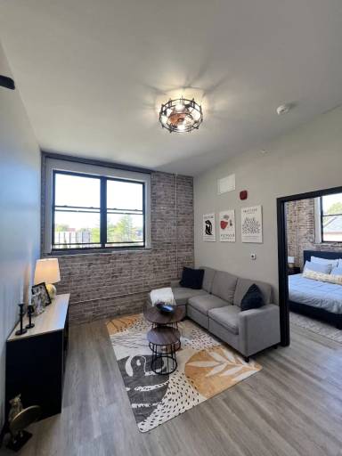 Main picture of 207 Saint Louis St
