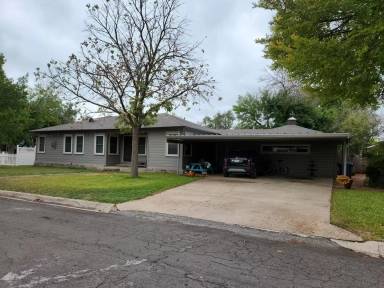 Main picture of 705 Lee St