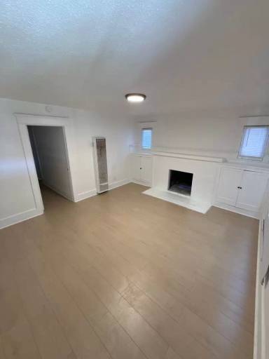 Main picture of 818 1/2 Myrtle Ave