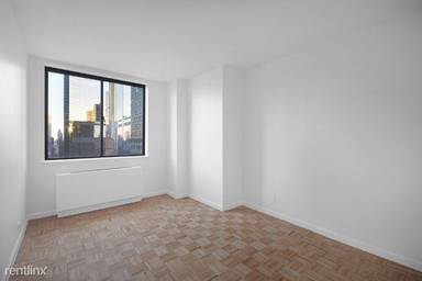 Main picture of 120 W 60th St
