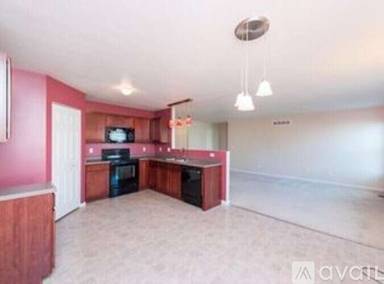 Main picture of 8549 Hawthorn Hl