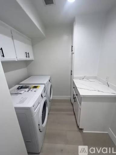 Main picture of 2432 Gramercy Ave
