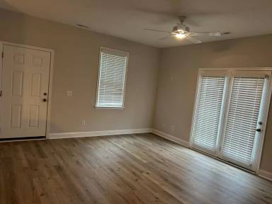 Main picture of 4904 Maple Ave