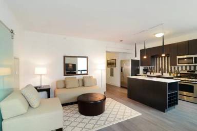 Main picture of 53 E Lake St
