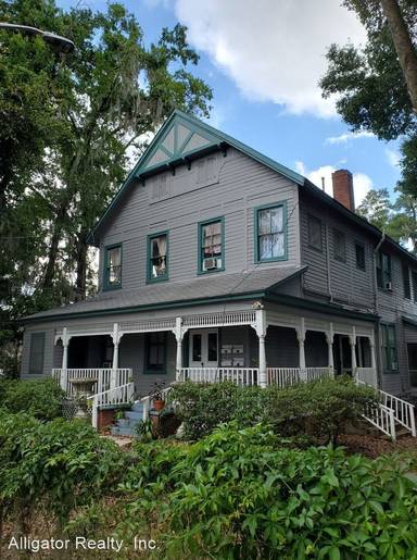 Main picture of 225 SW 3rd Ave