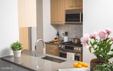 Main picture of One Columbus Place