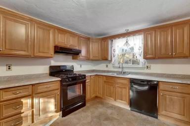 Main picture of 8 Dana Dr