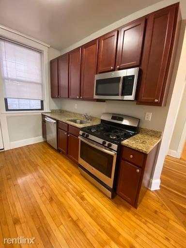 Main picture of 1314 W Waveland Ave