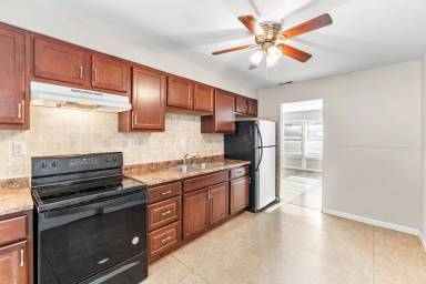 Main picture of 8379 Midwood Ave