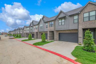 Main picture of 2920 Huffman Way