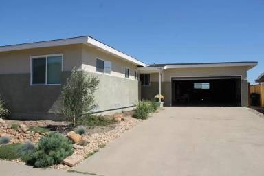 Main picture of 2441 Root St