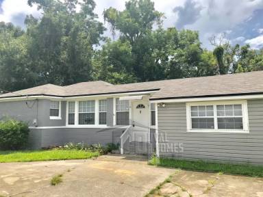 Main picture of 4848 Plymouth St