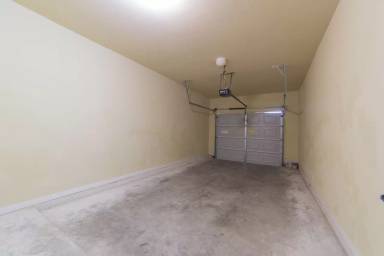 Main picture of 2101 Town Centre Dr