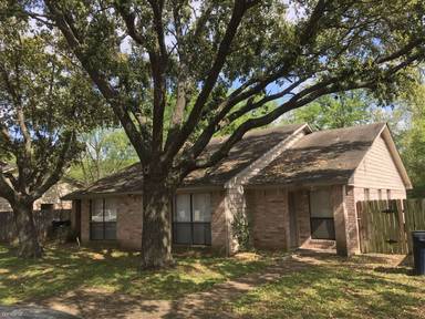 Main picture of 612 Cross Timbers Dr