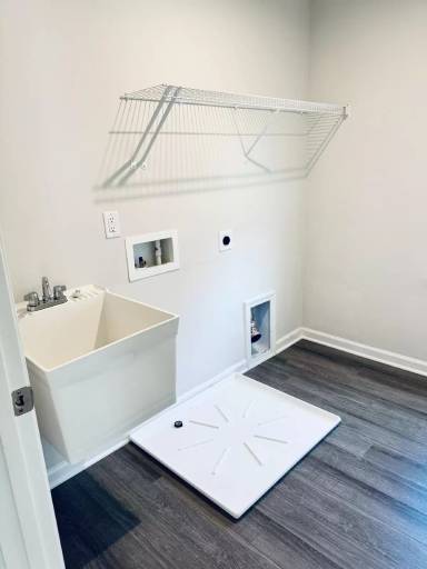 Main picture of 449 Cross Country Way