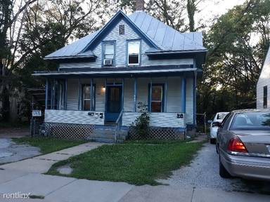 Main picture of 909 1/2 N Dodge St