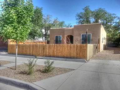 Main picture of 1605 Lead Ave SE