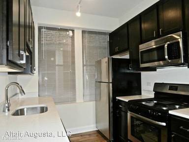 Main picture of 2540 W Augusta Blvd