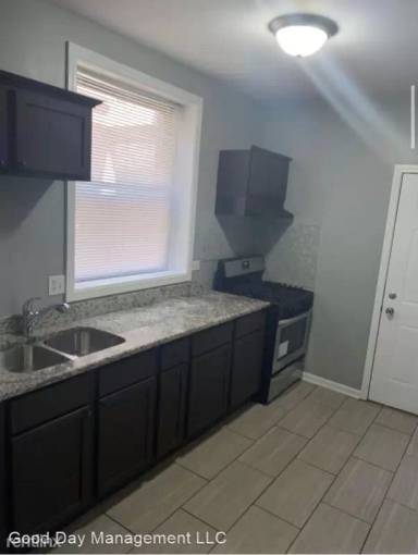 Main picture of 6957 S Wabash Ave