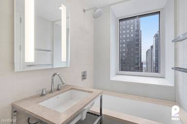 Main picture of 70 W 45th St