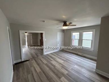 Main picture of 414 E Main St