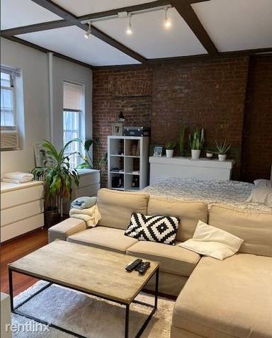 Main picture of 220 Sullivan St