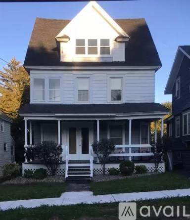 Main picture of 149 Woodbine Ave