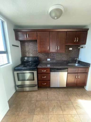 Main picture of 26 E Chestnut St