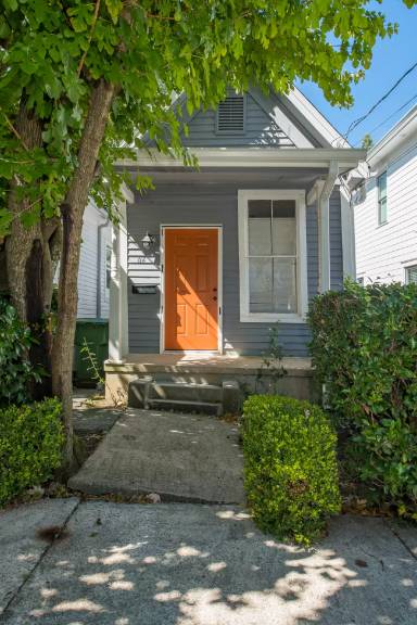 Main picture of 112 Bradley St NE