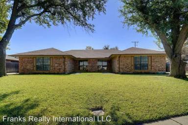 Main picture of 2810 Sarah Dr