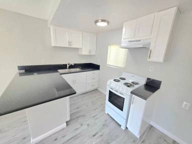 Main picture of 811 E 9th St