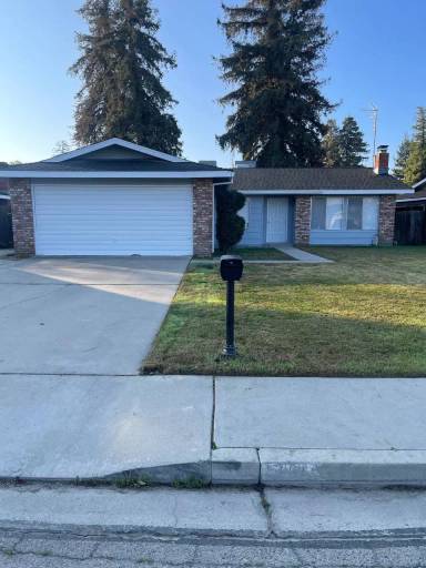 Main picture of 5035 W San Joaquin Dr