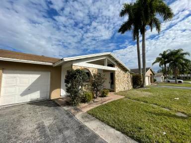 Main picture of 22539 SW 7th St