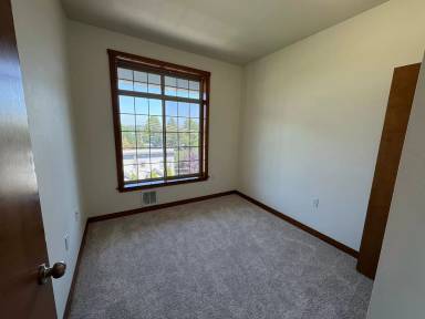 Main picture of 910 Gladstone St