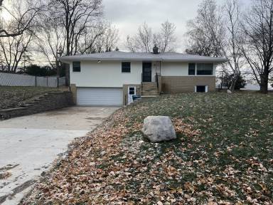 Main picture of 10625 32nd Ave N