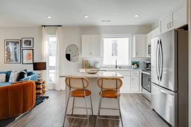 Main picture of 5623 Lenox Ave