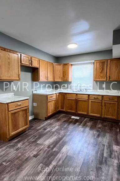 Main picture of 905 Logan St