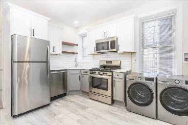 Main picture of 103 Pine St