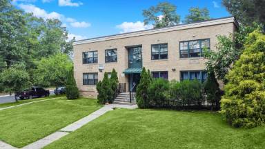 Main picture of 944 Riverside Ave