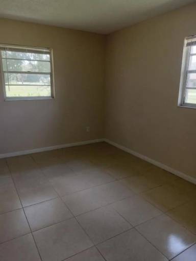 Main picture of 3001 SE 52nd Ave